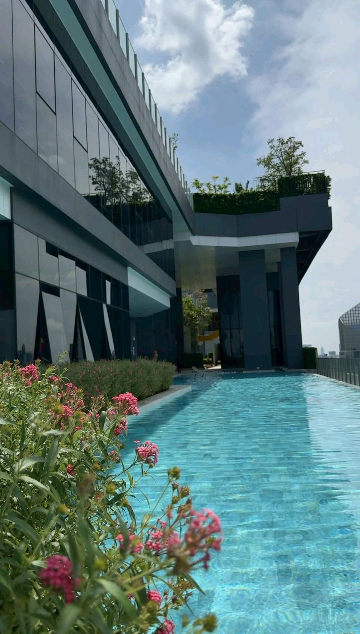 ให้เช่าคอนโดพระราม 9 เพชรบุรีตัดใหม่ RCA : ✨ Duplex ห้องสวย เพดานสูง วิวแยกพระราม 9 ทำเลศักยภาพ ใจกลางเมือง ✨