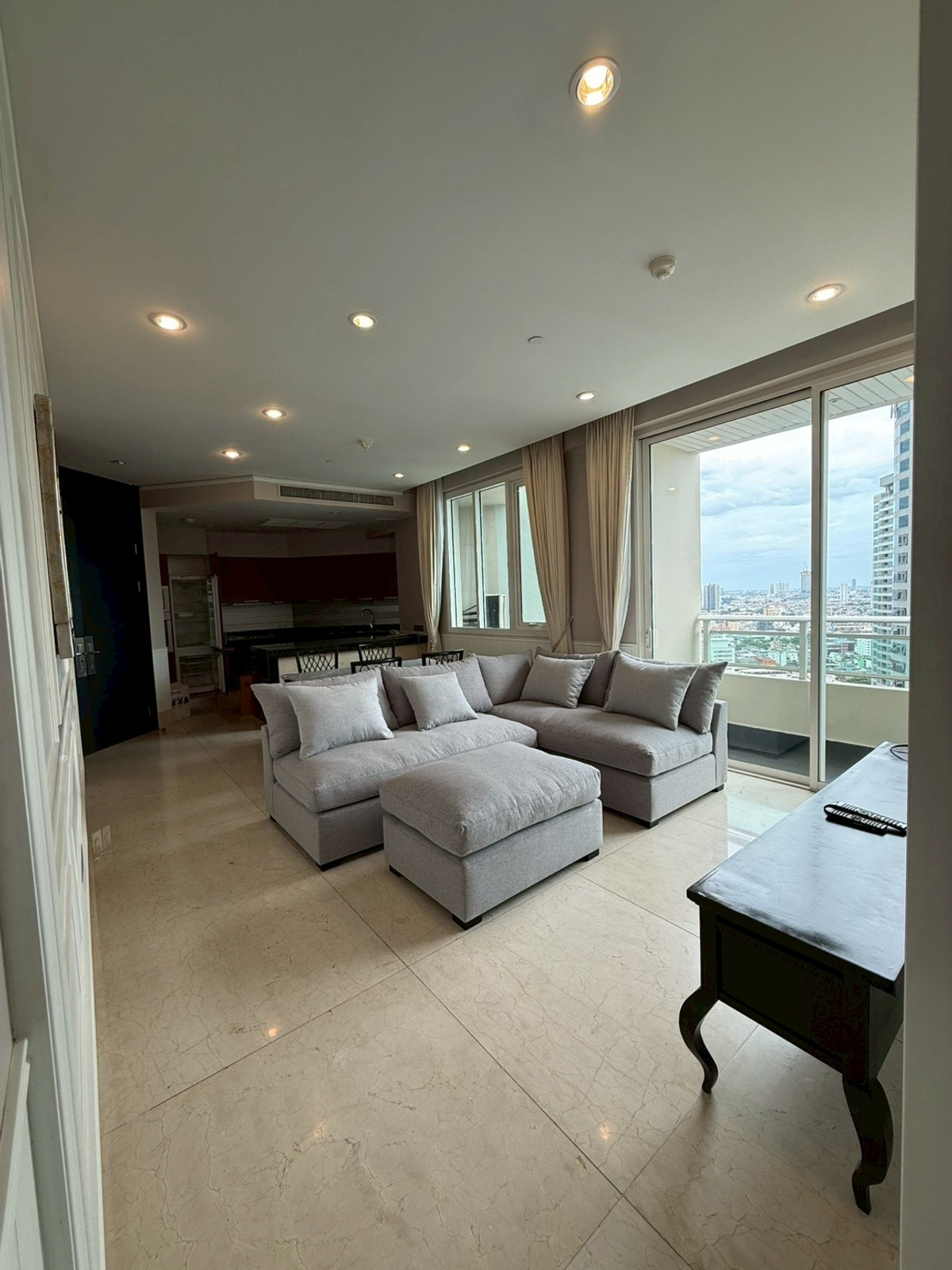 ให้เช่าคอนโดสาทร นราธิวาส : Infinity Condo – คอนโดทำเลดี เดินทางสะดวก ใกล้รถไฟฟ้าา และแหล่งอำนวยความสะดวกครบครัน เหมาะทั้งอยู่อาศัยเองและปล่อยเช่า