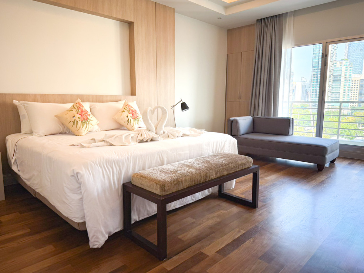 ให้เช่าคอนโดวิทยุ ชิดลม หลังสวน : Royal Residence Park ห้องใหญ่ 220 ตร.ม. ใกล้สวนลุมพินี เงียบสงบ เป็นส่วนตัว Please call: 062-496-6454