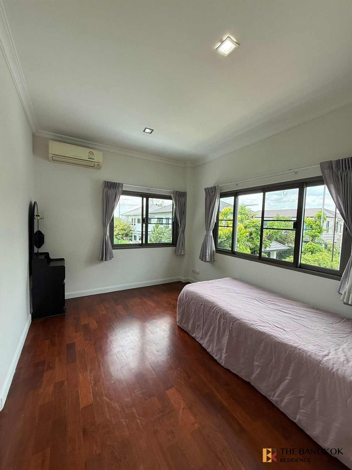 For RentHouseLadkrabang, Suwannaphum Airport :  Masterpiece Rama 9 💎 Super Luxury Mansion with Lake View, Near International Schools! 