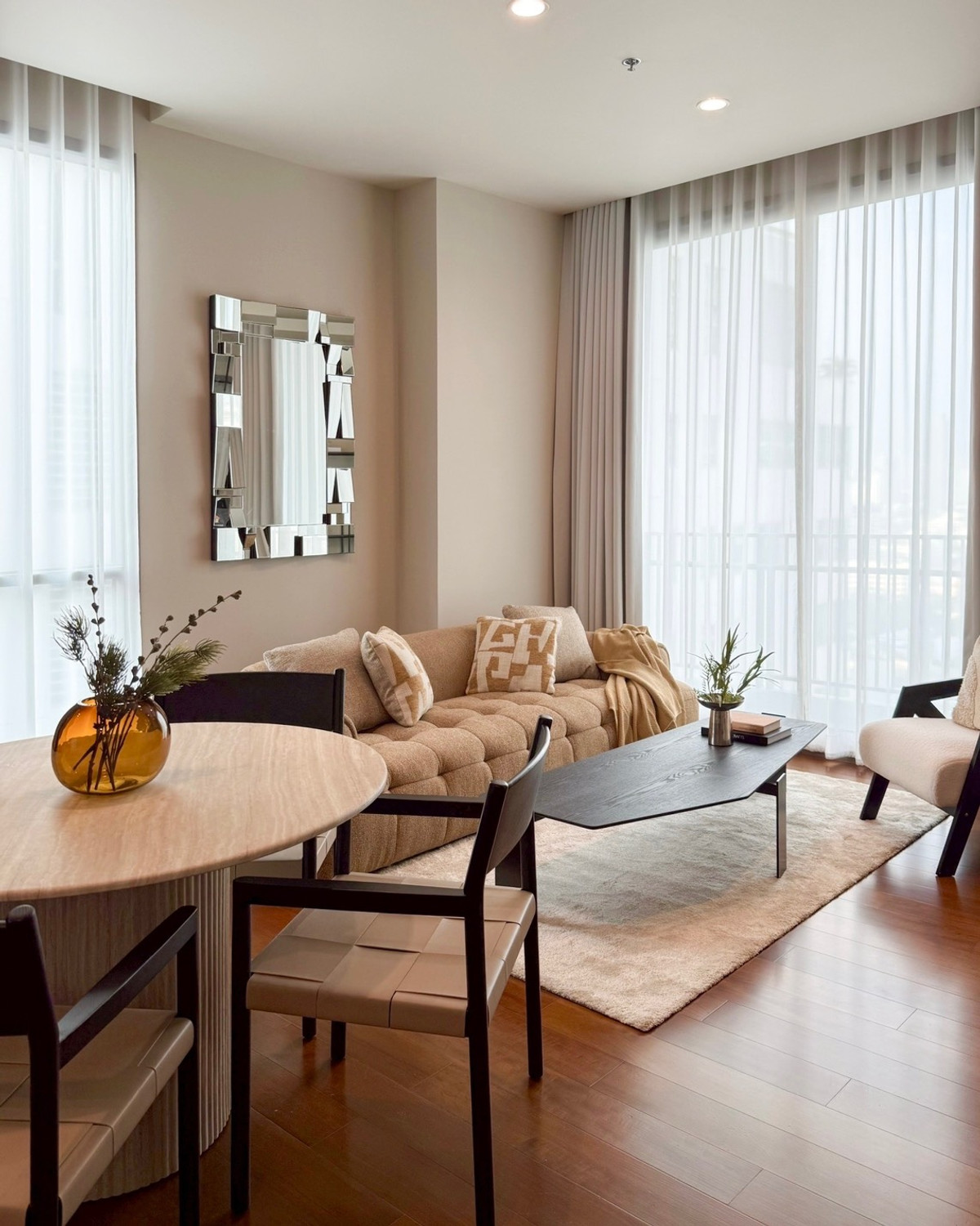 ให้เช่าคอนโดสุขุมวิท อโศก ทองหล่อ : คอนโดมิเนียมหรู โดย แสนสิริ ห้องหัวมุม ตกแต่งใหม่ทั้งหมด พร้อมเข้าอยู่