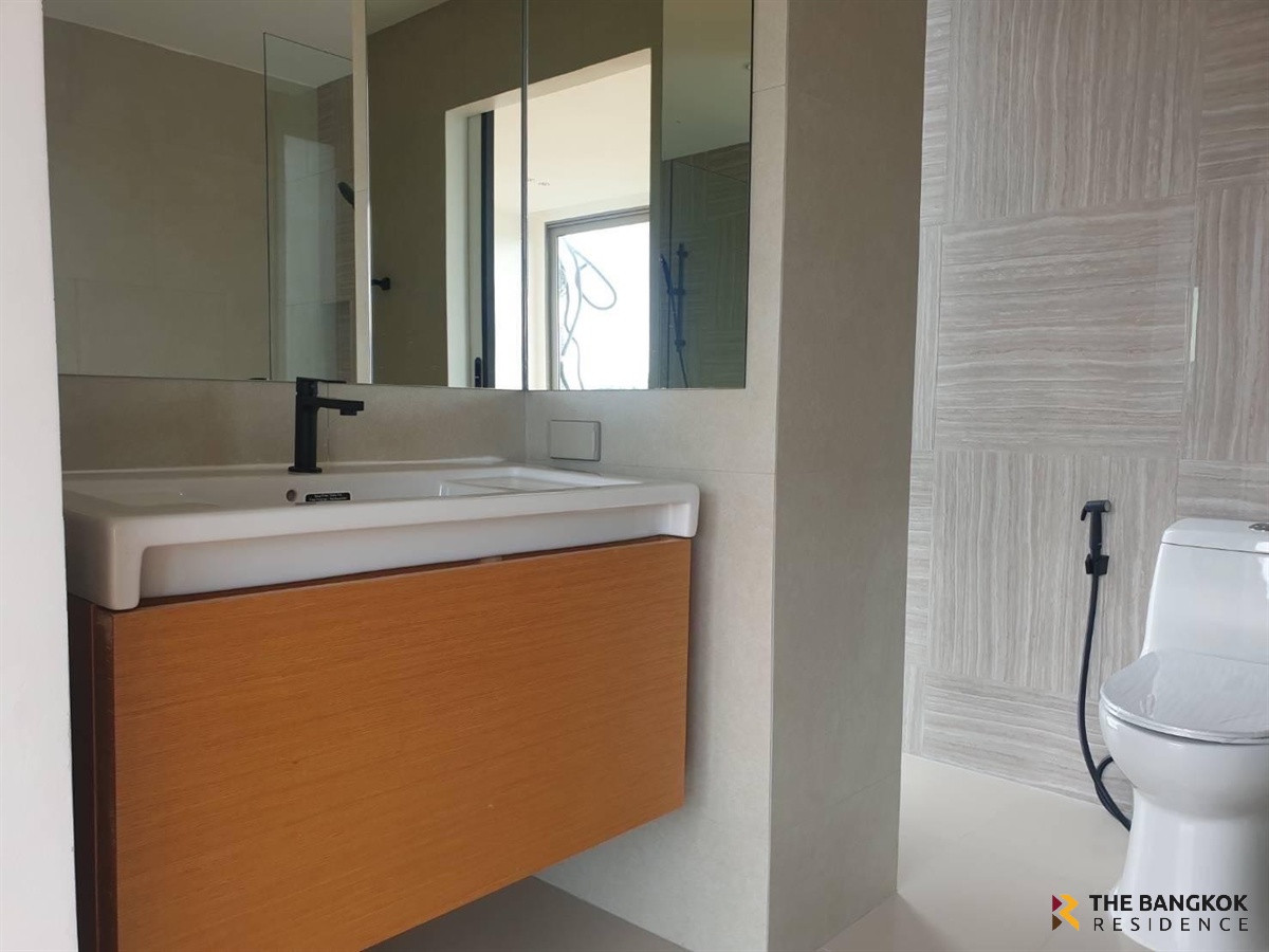 ขายทาวน์โฮมลาดพร้าว เซ็นทรัลลาดพร้าว : 🏡ทาวน์โฮม  พร้อมลิฟต์ส่วนตัว ฟังก์ชันครบ Luxe 35 รัชดา-ลาดพร้าว 