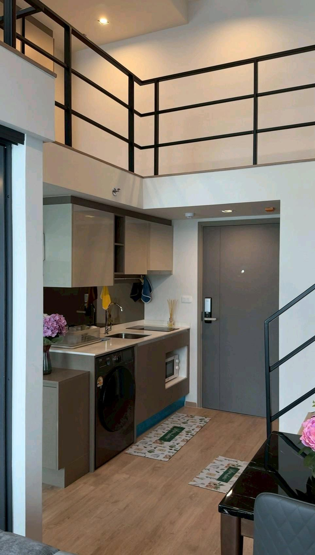 ให้เช่าคอนโดพระราม 9 เพชรบุรีตัดใหม่ RCA : ✨ Duplex ห้องสวย เพดานสูง วิวแยกพระราม 9 ทำเลศักยภาพ ใจกลางเมือง ✨