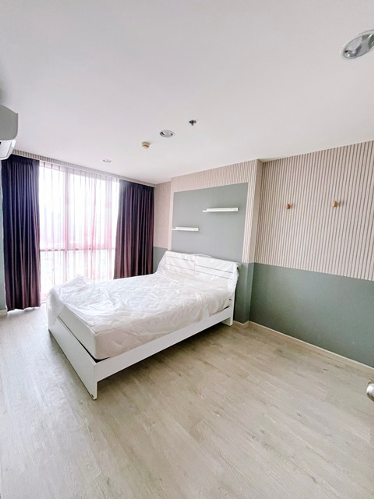 ให้เช่าคอนโดลาดพร้าว เซ็นทรัลลาดพร้าว : เดินถึง BTSห้าแยกลาดพร้าว 50ม. Lotus คอนโด 45ตร.ม. The Line พหลโยธิน ชั้น 27 วิวเมือง ทิศเหนือ 1นอนขนาดใหญ่ 1น้ำ เฟอร์ พร้อมเข้าอยู่