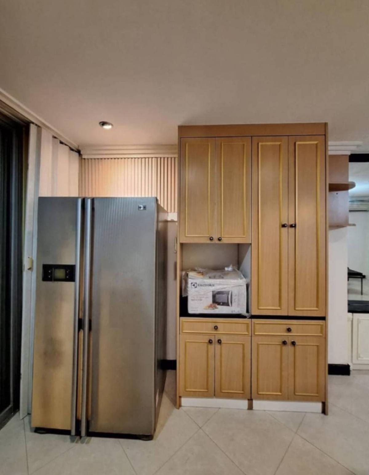 ให้เช่าคอนโดสุขุมวิท อโศก ทองหล่อ : 28/01/2026, เช่าคอนโด Asoke Place 1 ห้องนอน 78 ตร.ม. ใจกลางสุขุมวิท เพียง 28,000 บาท/เดือน ใกล้ BTS/MRT อโศก-สุขุมวิท พร้อมสระว่ายน้ำ ฟิตเนส และรปภ. 24 ชม.