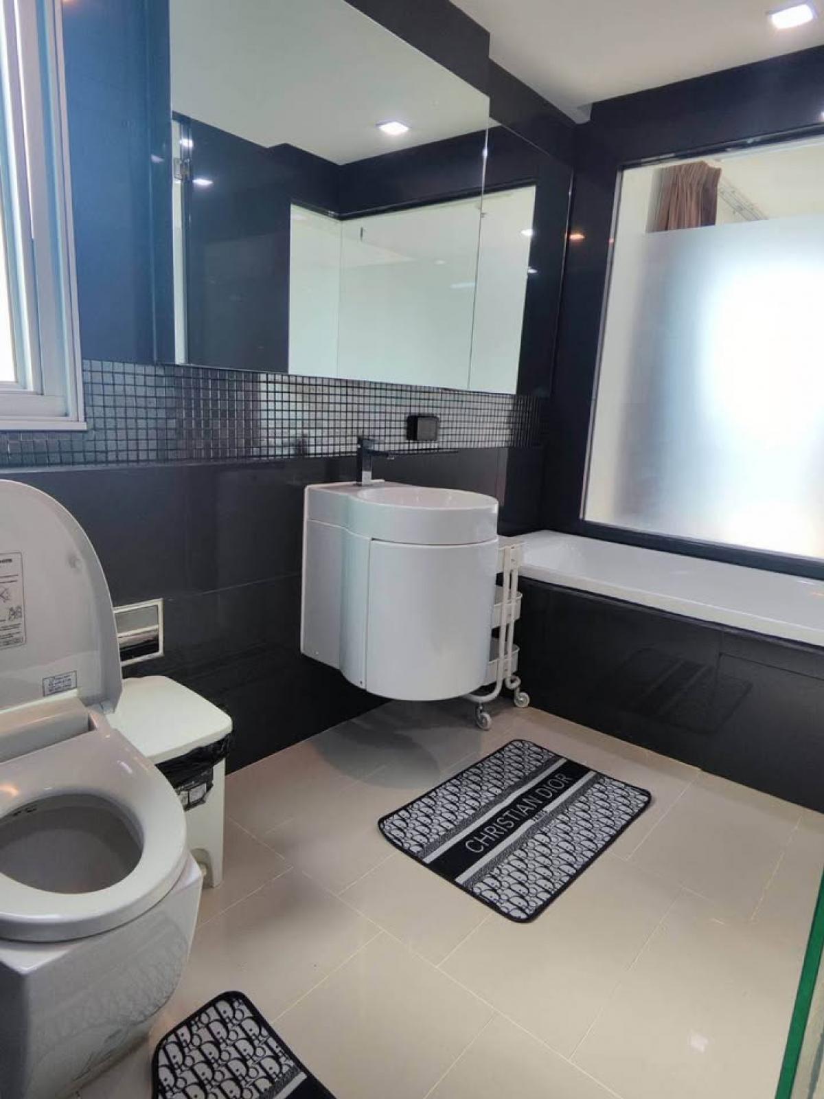 For RentCondoOnnut, Udomsuk : Rent a condo at RHYTHM Sukhumvit 50, 2 bedrooms, near BTS On NutPrice only 43,000 THB/month with complete facilities!