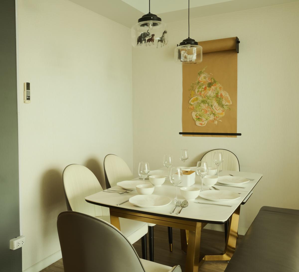 For SaleCondoSilom, Saladaeng, Bangrak : Prime location! 3-bedroom condo in the heart of Sam Yan for only 12.5 millionClose to BTS/MRT, swimming pool, fitness center, ready to move in!