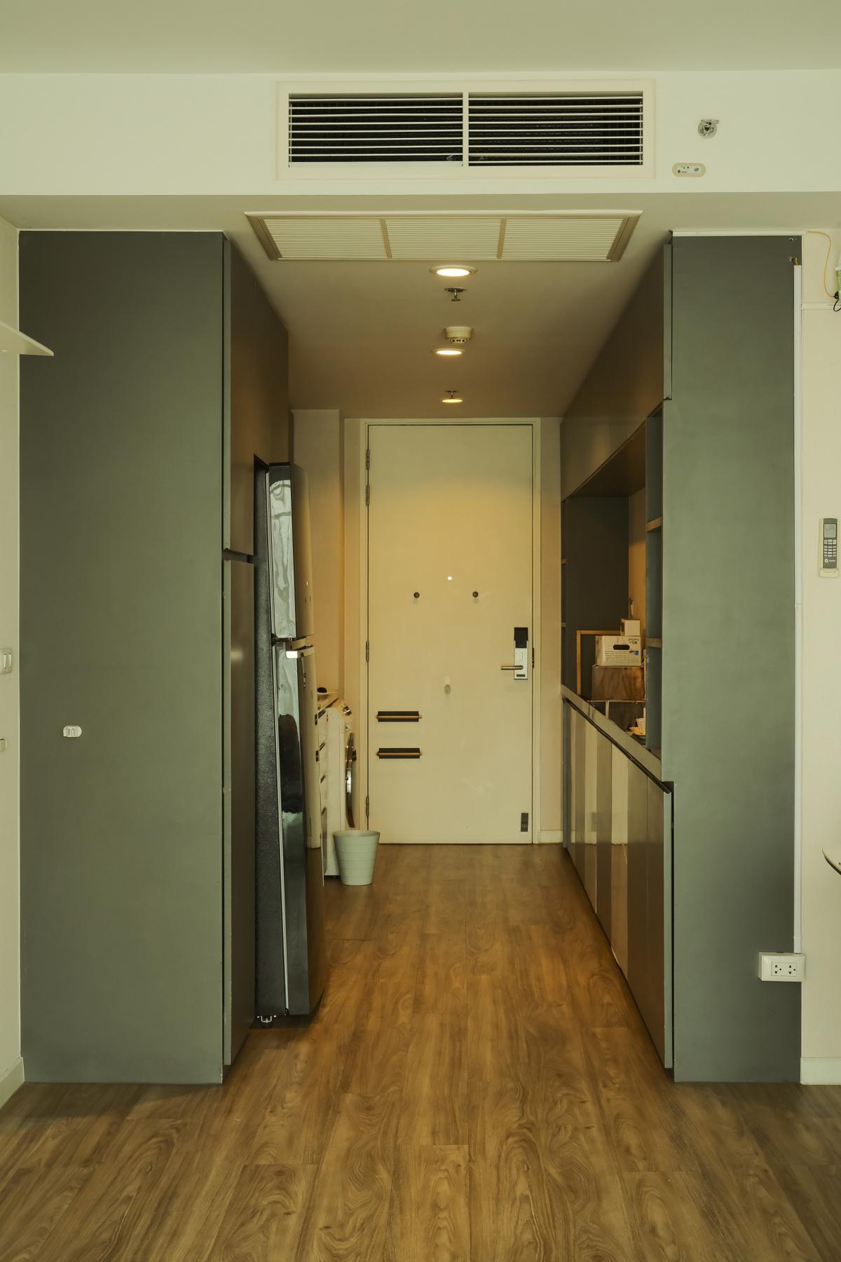 For SaleCondoSilom, Saladaeng, Bangrak : Prime location! 3-bedroom condo in the heart of Sam Yan for only 12.5 millionClose to BTS/MRT, swimming pool, fitness center, ready to move in!