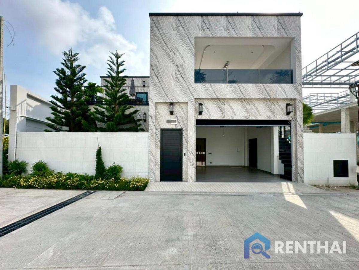 For SaleHousePattaya, Bangsaen, Chonburi : Modern Luxury 4-Bedroom Villa in Pattaya