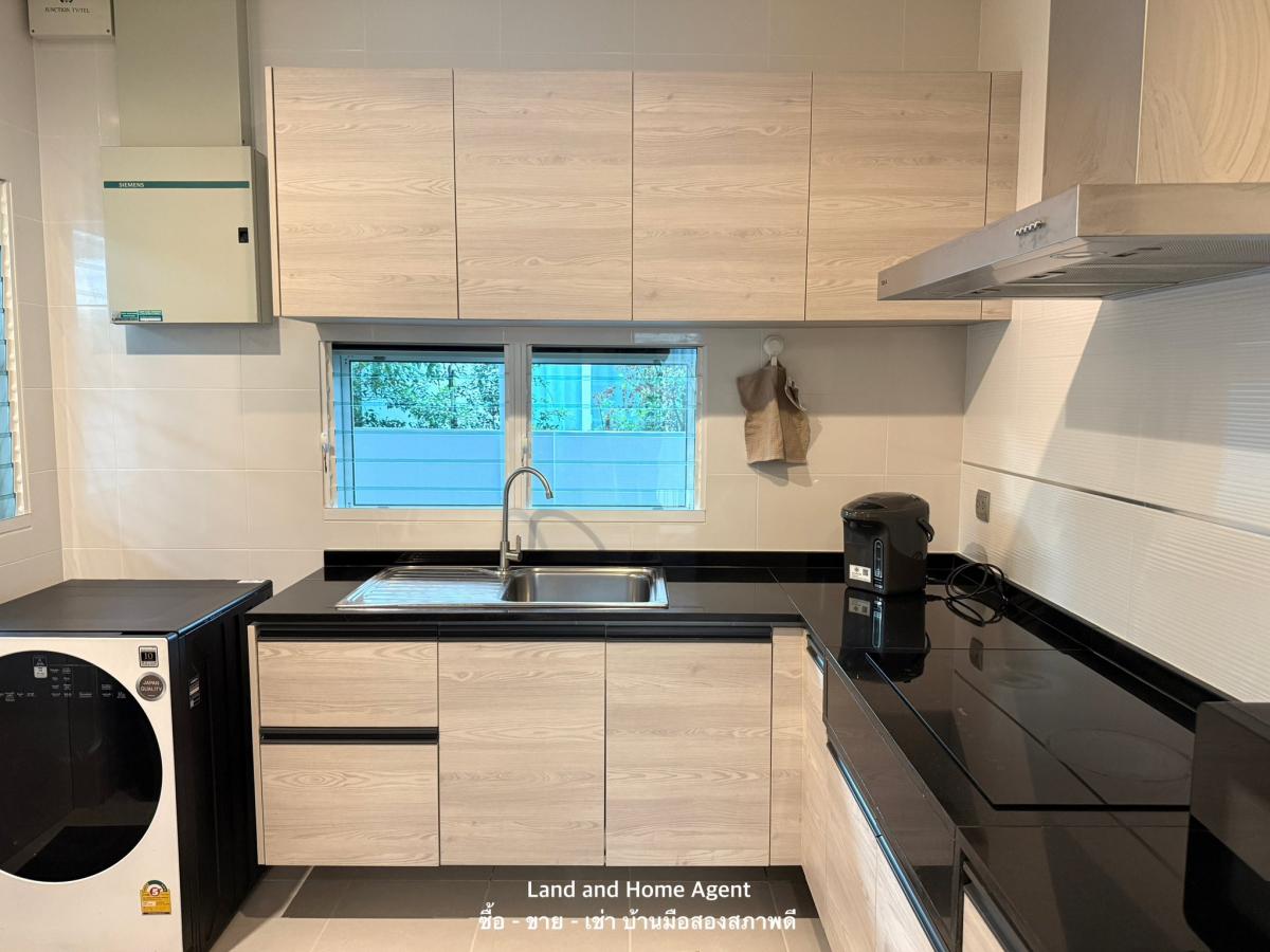 ให้เช่าบ้านลาดกระบัง สุวรรณภูมิ : 28/02/2026, ให้เช่าบ้านเดี่ยว 4 ห้องนอน พร้อมเฟอร์นิเจอร์ ใกล้สโมสร มัณฑนา อ่อนนุช-วงแหวน5 
พื้นที่กว้าง 185 ตร.ม. บนที่ดิน 70 ตร.วา เริ่มเพียง 85,000 บาท/เดือน