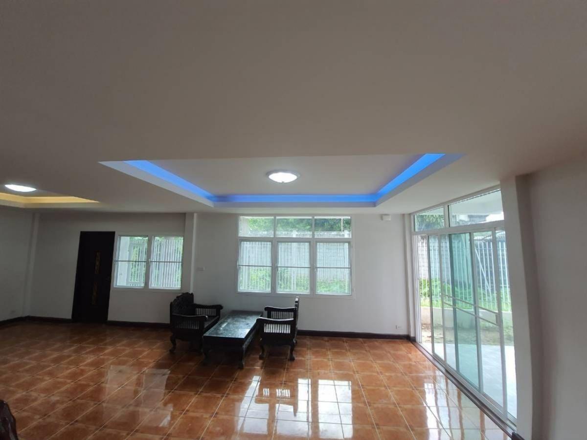 ให้เช่าบ้านอ่อนนุช อุดมสุข : 28/02/2026, บ้านหรู 4 ห้องนอน ใจกลางสุขุมวิท 71 ใกล้ทองหล่อ พร้อมเข้าอยู่ เช่าหรือซื้อได้ ลงตัวทุกไลฟ์สไตล์ เริ่ม 50,000 บาทต่อเดือน