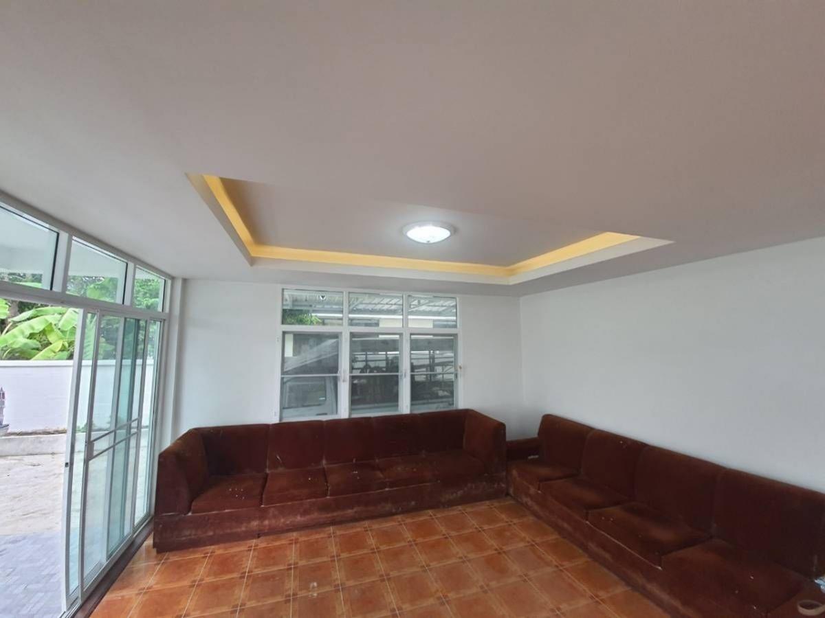 ให้เช่าบ้านอ่อนนุช อุดมสุข : 28/02/2026, บ้านหรู 4 ห้องนอน ใจกลางสุขุมวิท 71 ใกล้ทองหล่อ พร้อมเข้าอยู่ เช่าหรือซื้อได้ ลงตัวทุกไลฟ์สไตล์ เริ่ม 50,000 บาทต่อเดือน