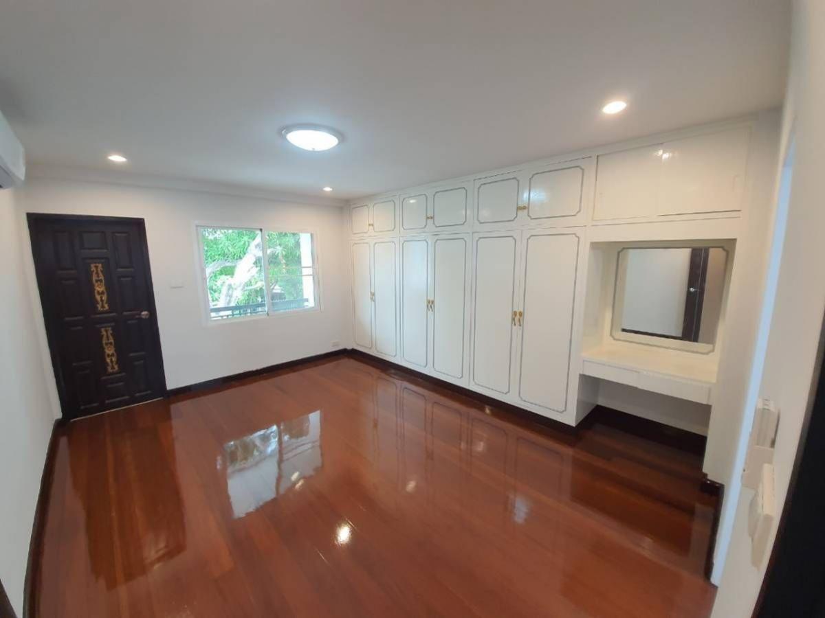 ให้เช่าบ้านอ่อนนุช อุดมสุข : 28/02/2026, บ้านหรู 4 ห้องนอน ใจกลางสุขุมวิท 71 ใกล้ทองหล่อ พร้อมเข้าอยู่ เช่าหรือซื้อได้ ลงตัวทุกไลฟ์สไตล์ เริ่ม 50,000 บาทต่อเดือน