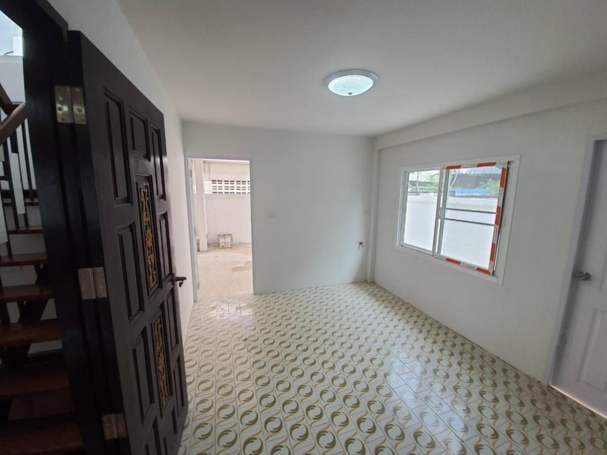 ให้เช่าบ้านอ่อนนุช อุดมสุข : 28/02/2026, บ้านหรู 4 ห้องนอน ใจกลางสุขุมวิท 71 ใกล้ทองหล่อ พร้อมเข้าอยู่ เช่าหรือซื้อได้ ลงตัวทุกไลฟ์สไตล์ เริ่ม 50,000 บาทต่อเดือน