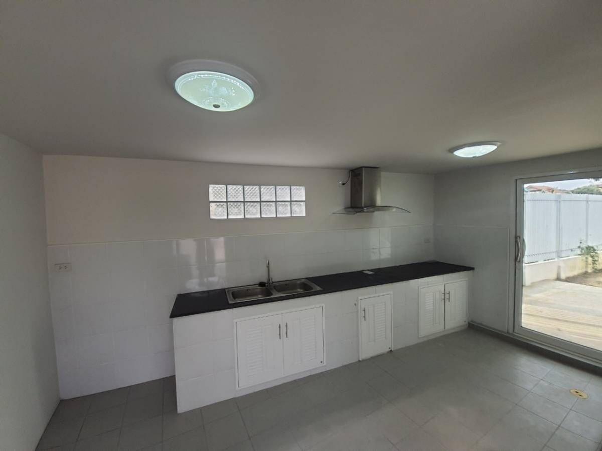 ให้เช่าบ้านอ่อนนุช อุดมสุข : 28/02/2026, บ้านหรู 4 ห้องนอน ใจกลางสุขุมวิท 71 ใกล้ทองหล่อ พร้อมเข้าอยู่ เช่าหรือซื้อได้ ลงตัวทุกไลฟ์สไตล์ เริ่ม 50,000 บาทต่อเดือน