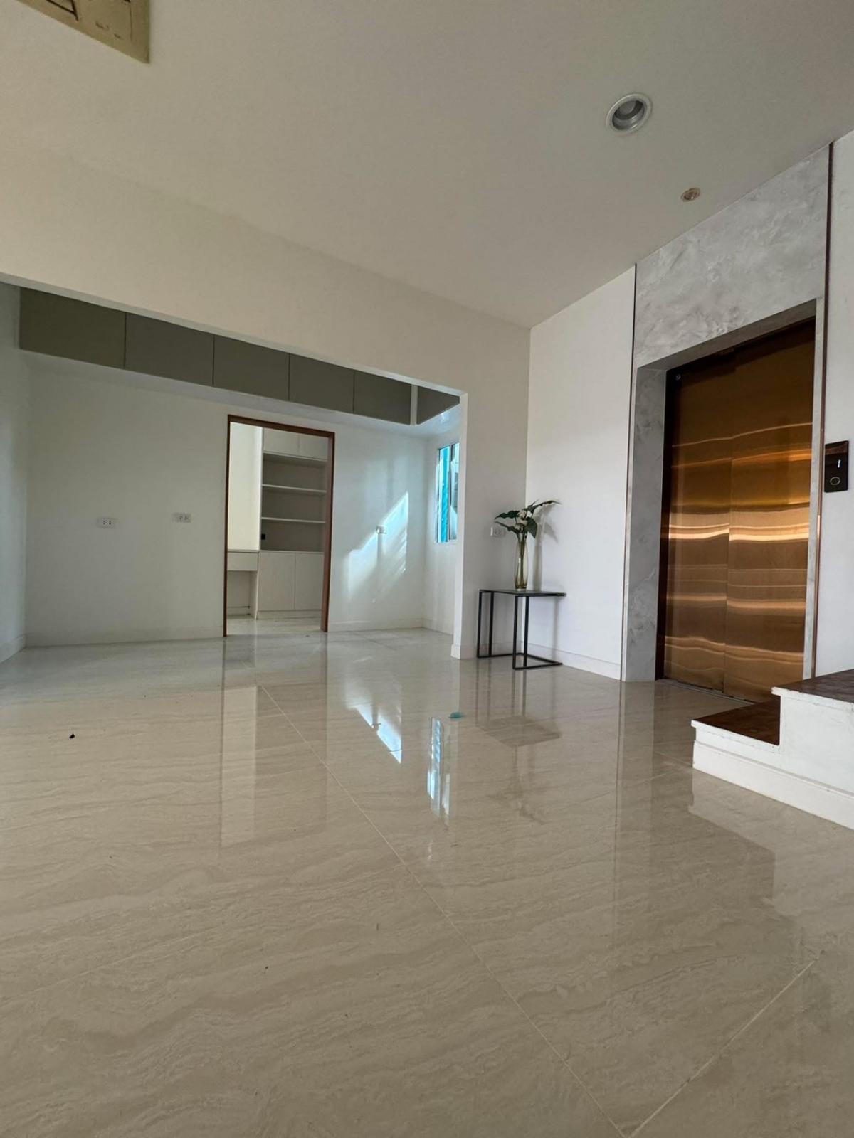 ขายทาวน์โฮมพัฒนาการ ศรีนครินทร์ : 28/02/2026, บ้านเดี่ยว Villette City พัฒนาการ 38 ใกล้ BTS ขาย 6.99 ล้าน 3 ห้องนอน 3 ห้องน้ำ ที่ดินกว้าง 28.9 ตร.ว. เริ่มต้นชีวิตใหม่วันนี้!