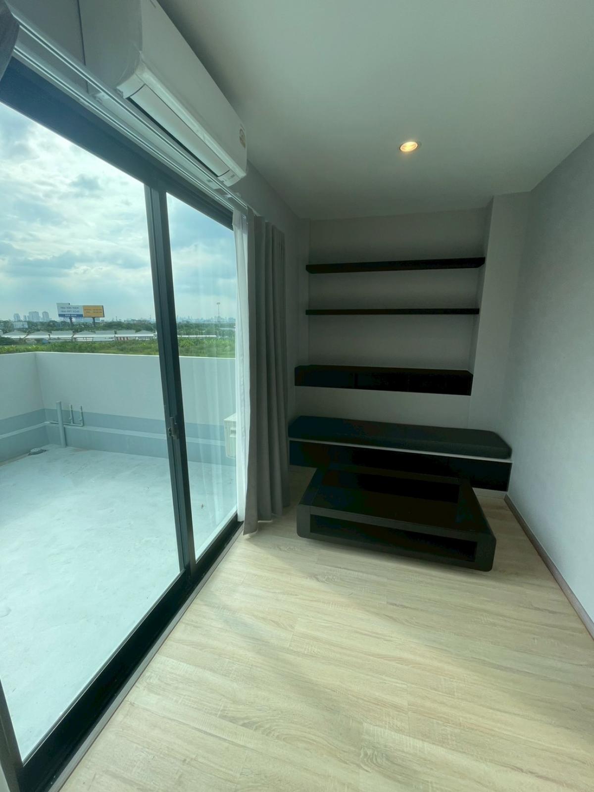 For RentTownhomePattanakan, Srinakarin : The most luxurious in the heart of Bangkok, Nirvana DEFINE Krungthep Kreetha House with land, 3 bedrooms, 3 bathrooms, special rental price 75,000 baht/month.