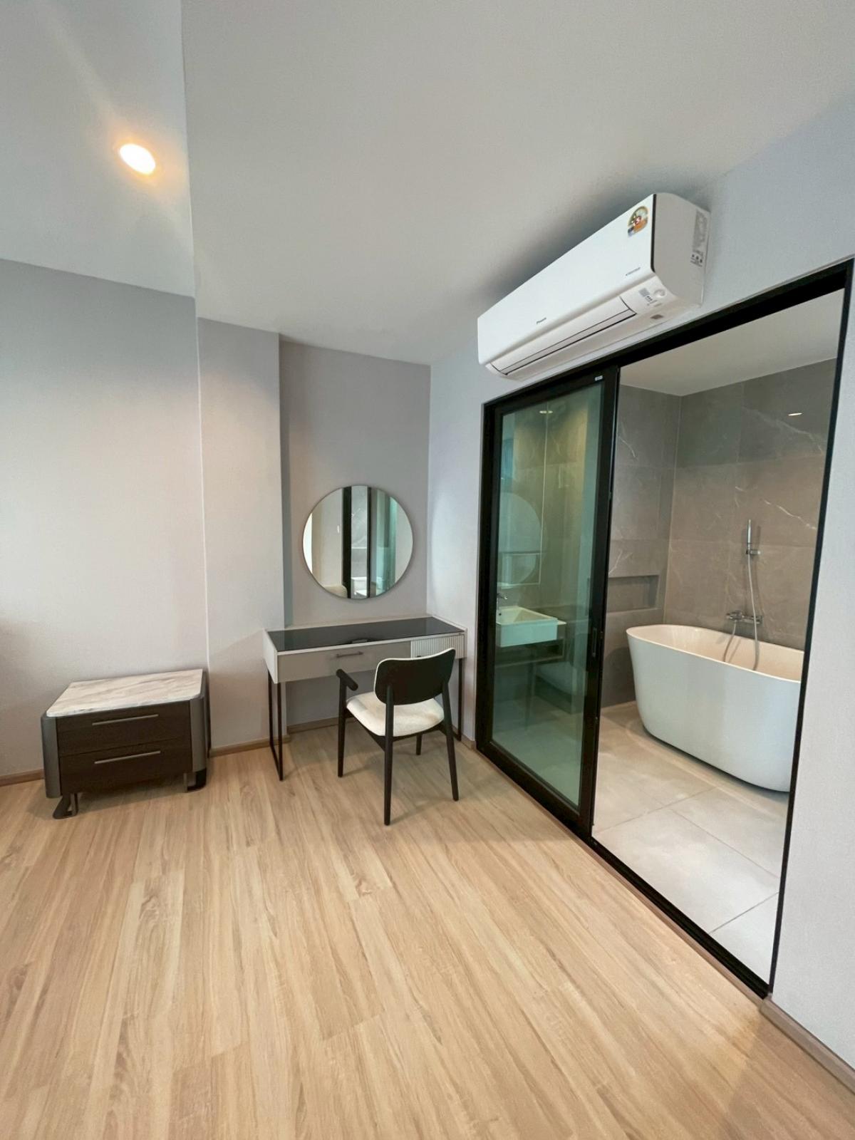 For RentTownhomePattanakan, Srinakarin : The most luxurious in the heart of Bangkok, Nirvana DEFINE Krungthep Kreetha House with land, 3 bedrooms, 3 bathrooms, special rental price 75,000 baht/month.