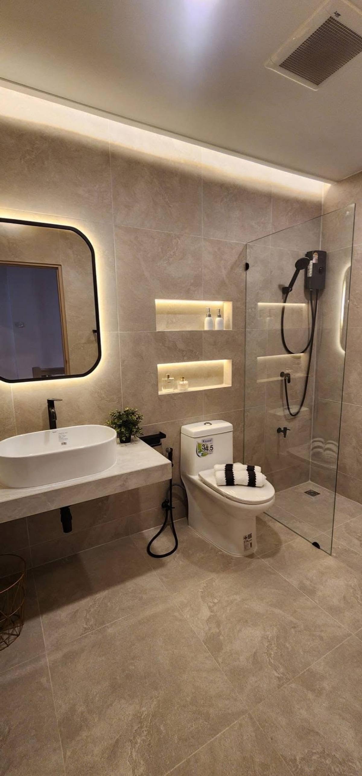 ขายทาวน์โฮมนวมินทร์ รามอินทรา : 28/02/2026, บ้านรีโนเวทใหม่ รามอินทรา 2 นอน 2 น้ำ พร้อมระเบียงกว้าง ราคาโดนใจ 2.49 ลบ. ใกล้รถไฟฟ้า กม.6 พร้อมอยู่ทันที!