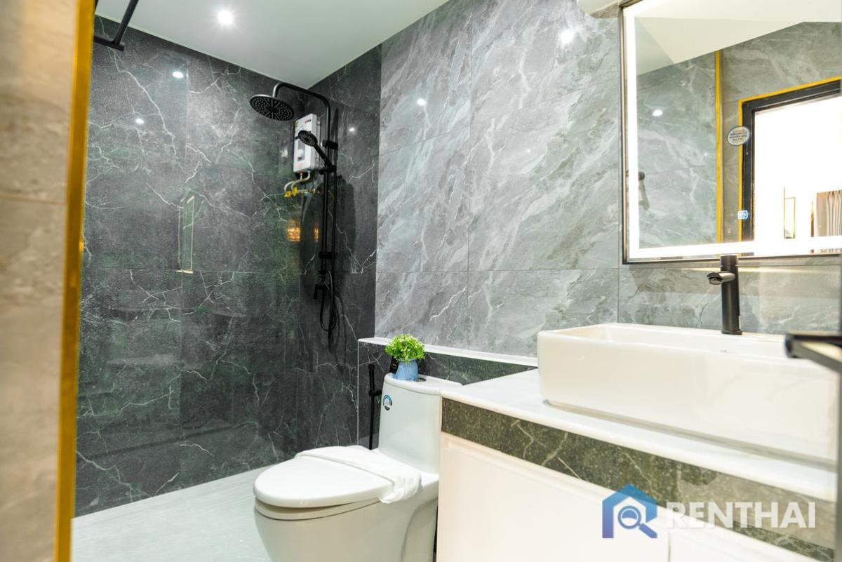 For SaleHousePattaya, Bangsaen, Chonburi : For sale house 4 bedrooms at Central Pattaya