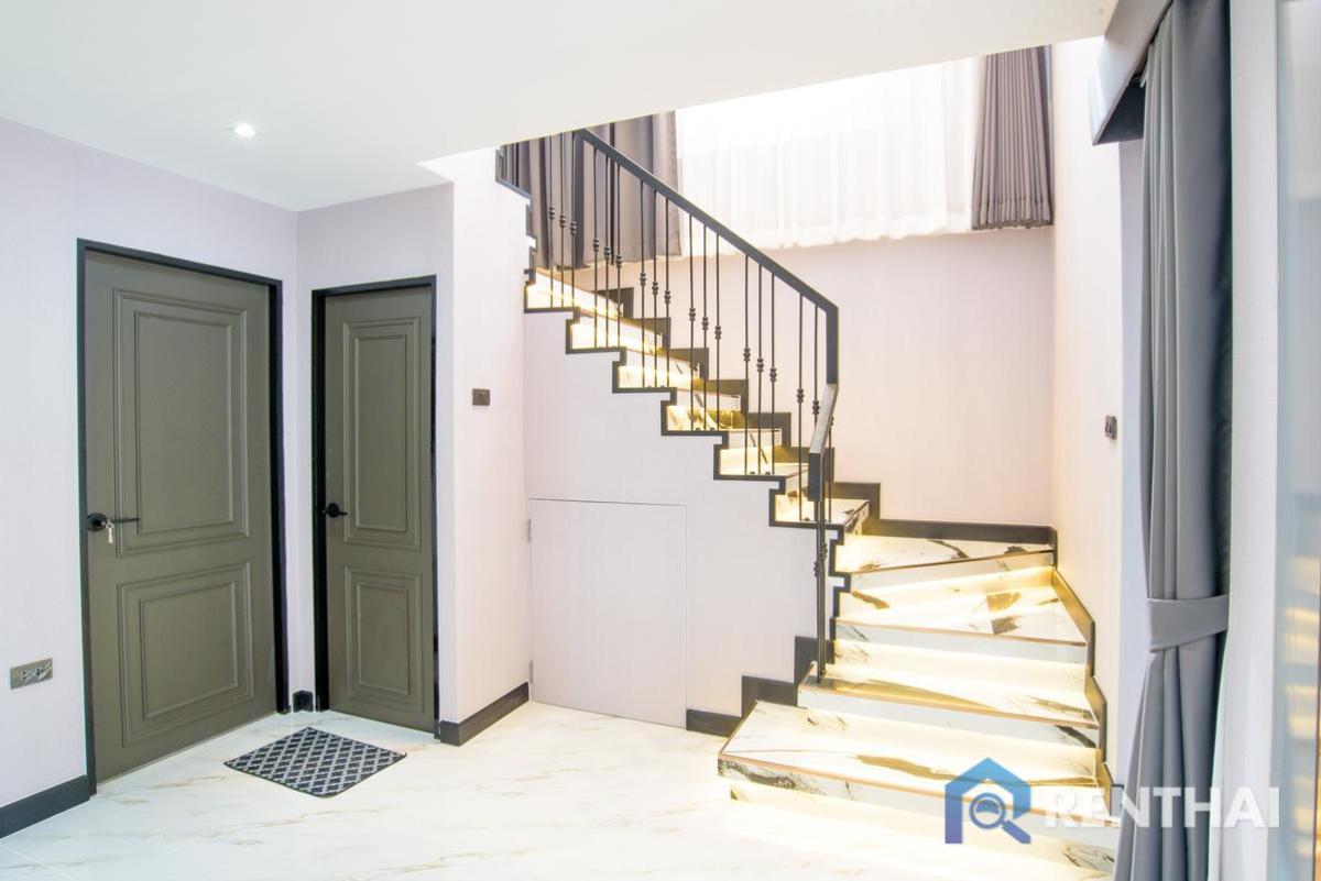 For SaleHousePattaya, Bangsaen, Chonburi : For sale house 4 bedrooms at Central Pattaya