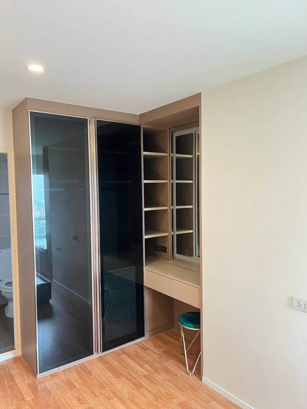 For RentCondoPattanakan, Srinakarin : 🔥 For rent Lumpini Ville Phatthanakan-Srinakarin 🔥 📍 Near Airport link Hua Mak 🚆 Convenient travel