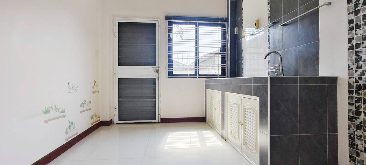 ขายบ้านระยอง : ด่วน 🏠ขายบ้านเดี่ยว 2 ชั้น พท. 83 ตร.ว หมู่บ้านรุ่งเรืองเพลส ใกล้เซ็นทรัลระยอง 2 กม. และหาดแม่รำพึง 20 กม. เหมาะสุดๆ สำหรับบ้านพักตากอากาศครอบครัวใหญ่