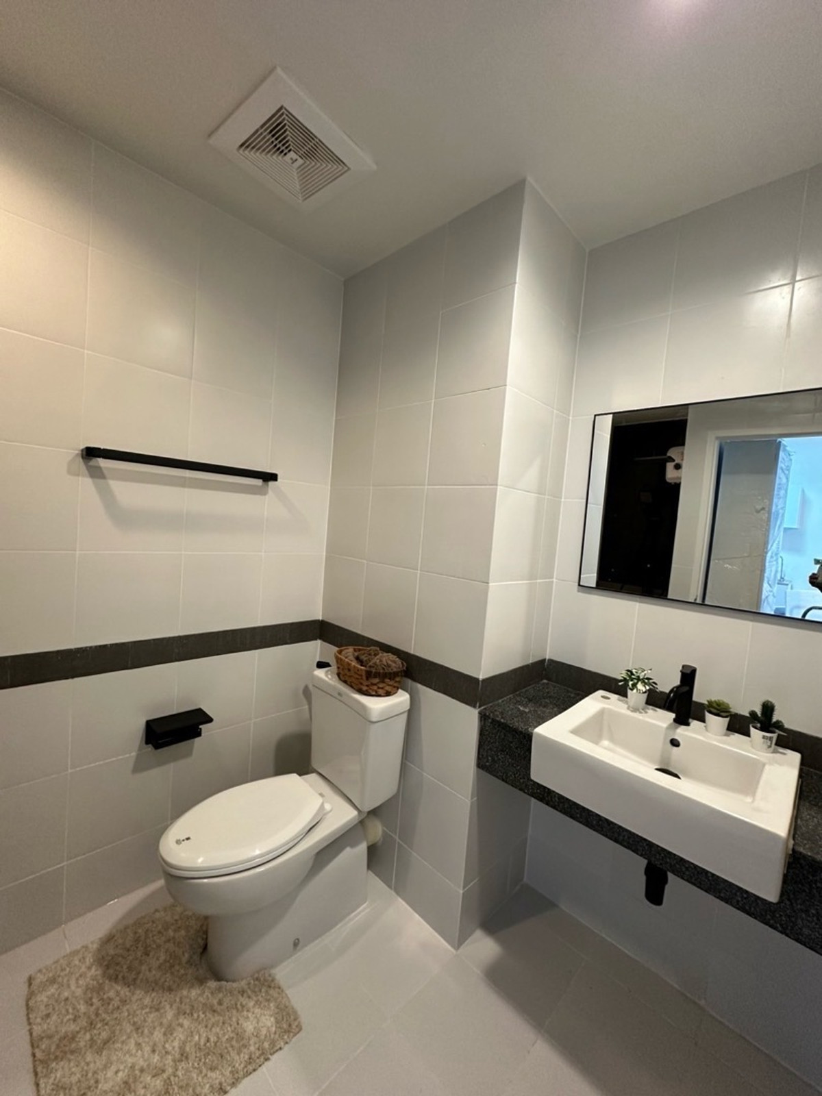 For SaleCondoRama9, Petchburi, RCA : Urgent Sale 🔥 A Space Asoke - Ratchada 🔥 Beautifully decorated and fully furnished. Near MRT Rama 9.