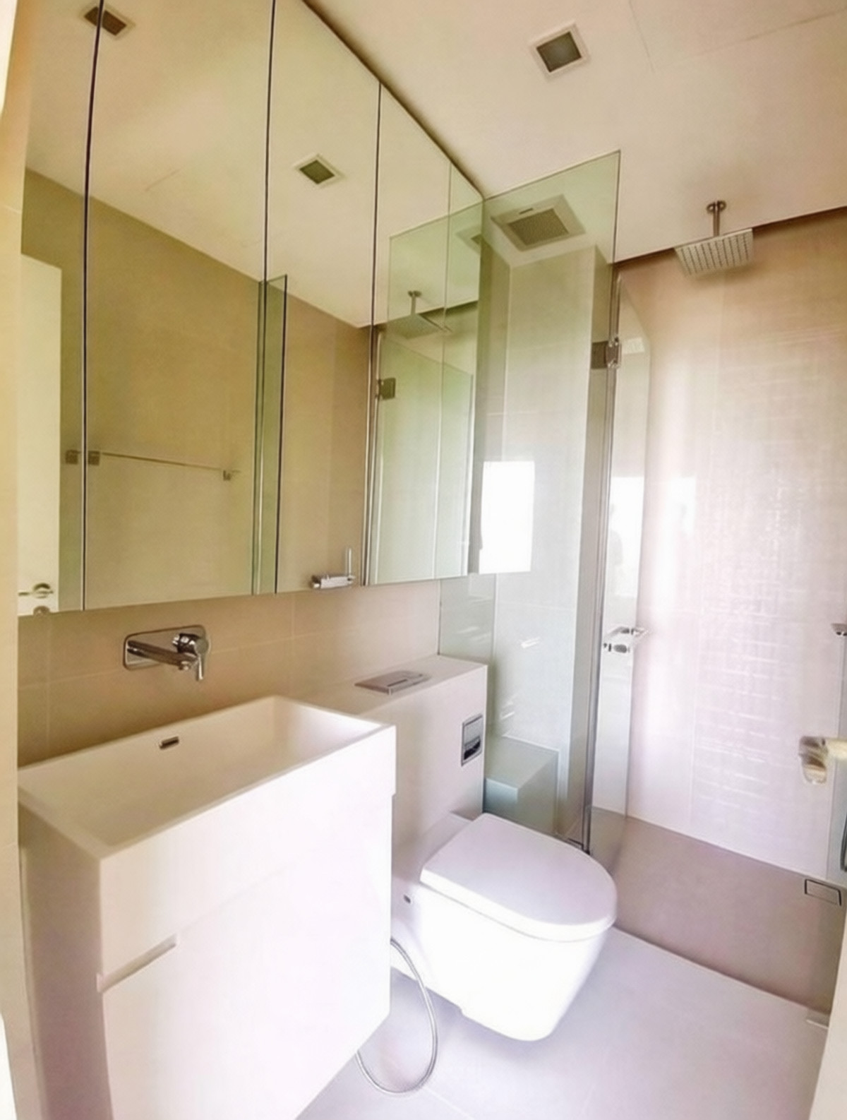 For SaleCondoLadprao, Central Ladprao : Urgent Sale 📍 The Saint Residences 📍 East-facing, near BTS Ha Yaek Ladprao.