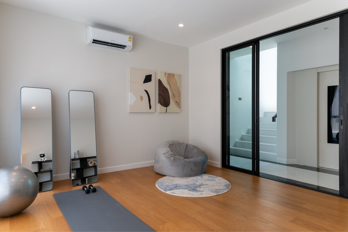 For RentHousePattanakan, Srinakarin : FOR RENT 3-storey luxury home 705sq.m. | Brand-new | Never Occupied | Private Lift 