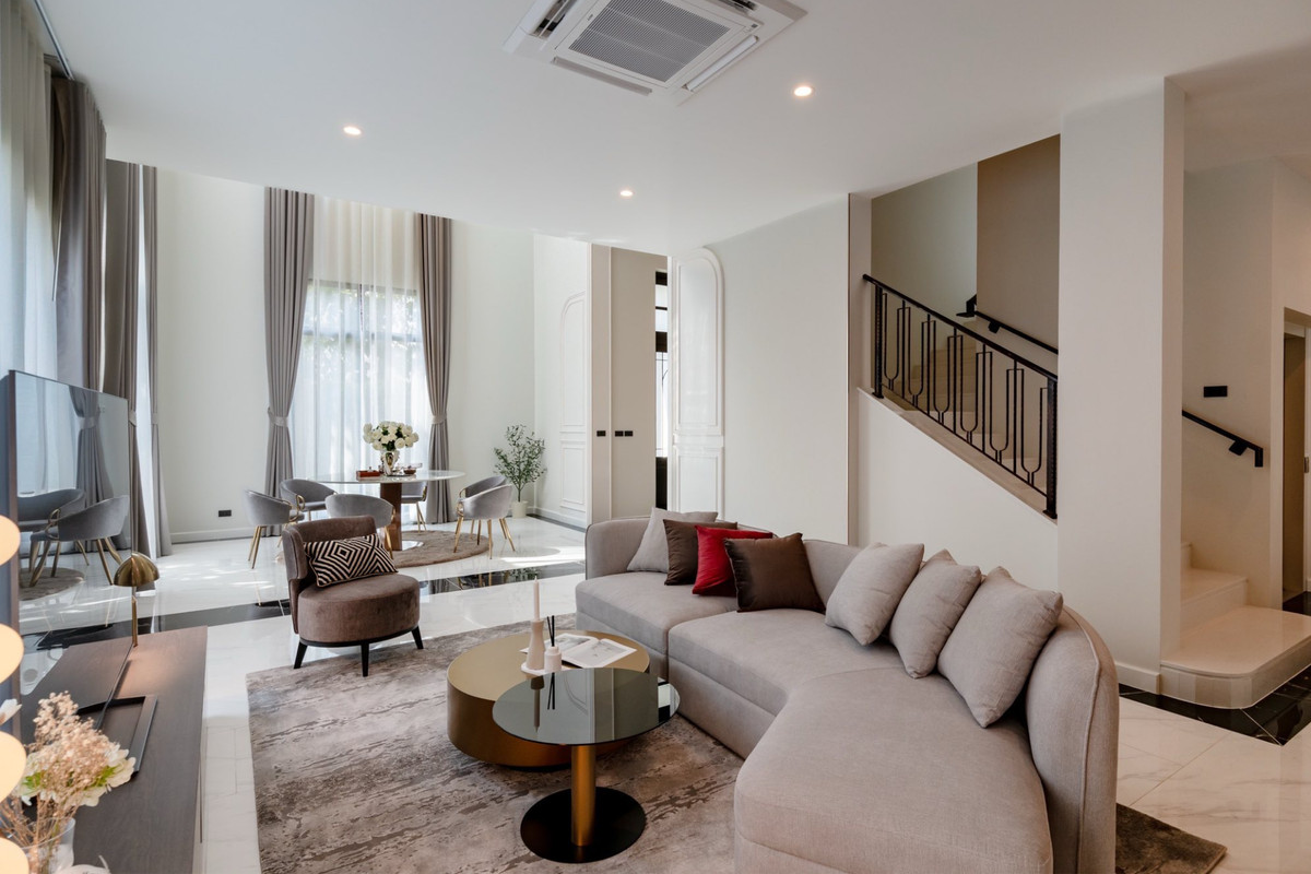 For RentHousePattanakan, Srinakarin : FOR RENT 3-storey luxury home 705sq.m. | Brand-new | Never Occupied | Private Lift 