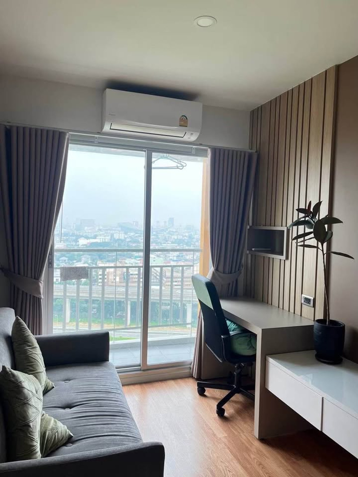 For RentCondoPattanakan, Srinakarin : 🔥 For rent Lumpini Ville Phatthanakan-Srinakarin 🔥 📍 Near Airport link Hua Mak 🚆 Convenient travel