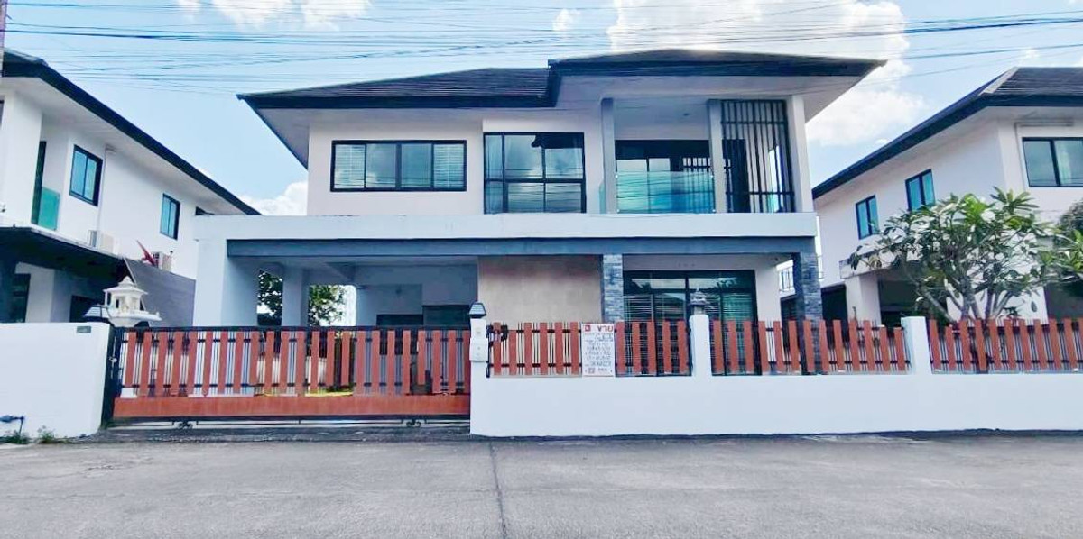 ขายบ้านระยอง : ด่วน 🏠ขายบ้านเดี่ยว 2 ชั้น พท. 83 ตร.ว หมู่บ้านรุ่งเรืองเพลส ใกล้เซ็นทรัลระยอง 2 กม. และหาดแม่รำพึง 20 กม. เหมาะสุดๆ สำหรับบ้านพักตากอากาศครอบครัวใหญ่