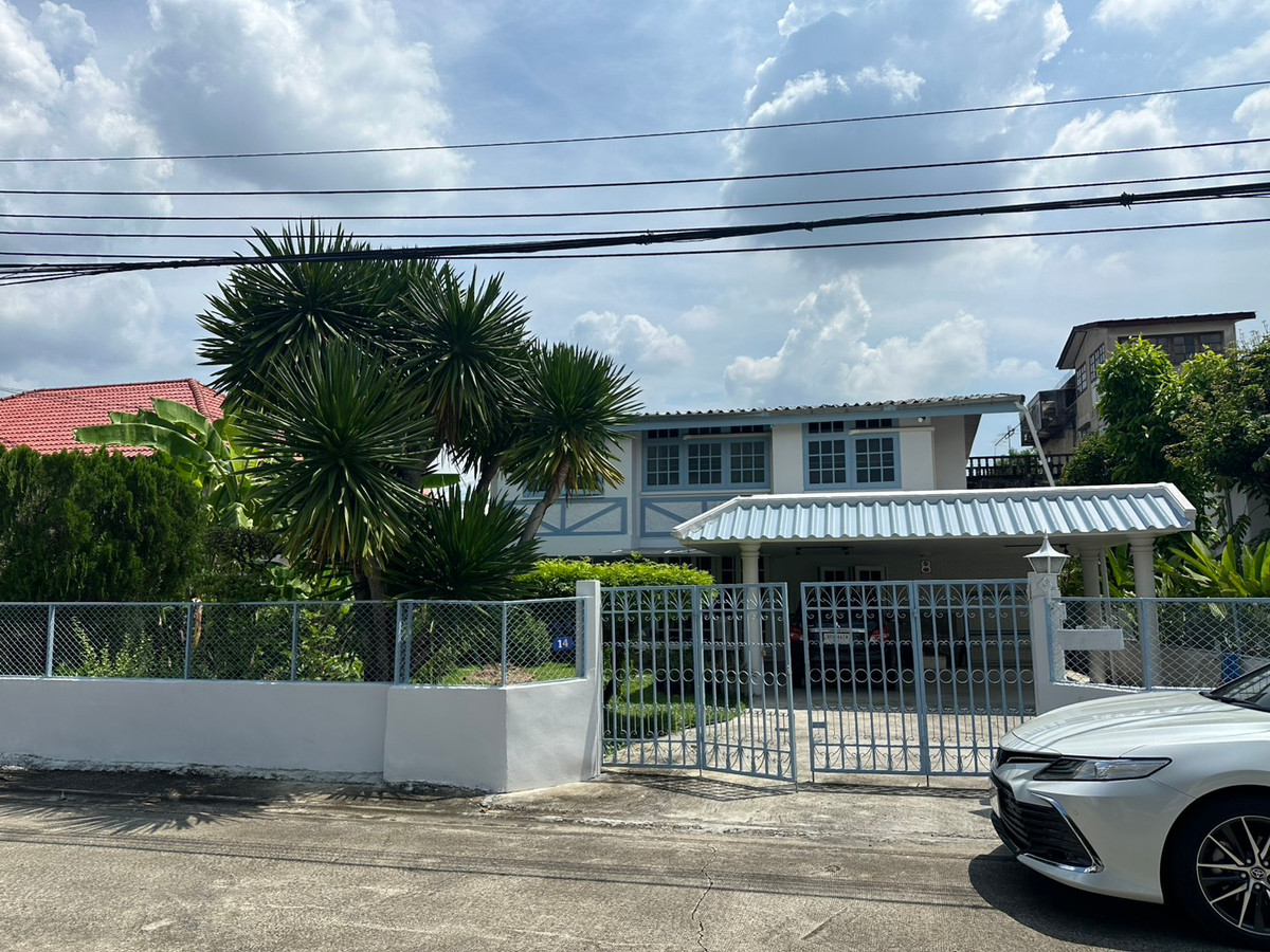 ขายบ้านรามคำแหง หัวหมาก : ขายที่ดินพร้อมสิ่งปลูกสร้าง  ห่างจากถนนรามคำแหง 1 กม. เข้าซอยพฤกษชาติ ซอยถัดจากโรงเรียนศิริเพ็ญ รามคำแหง 118 แยก 27 