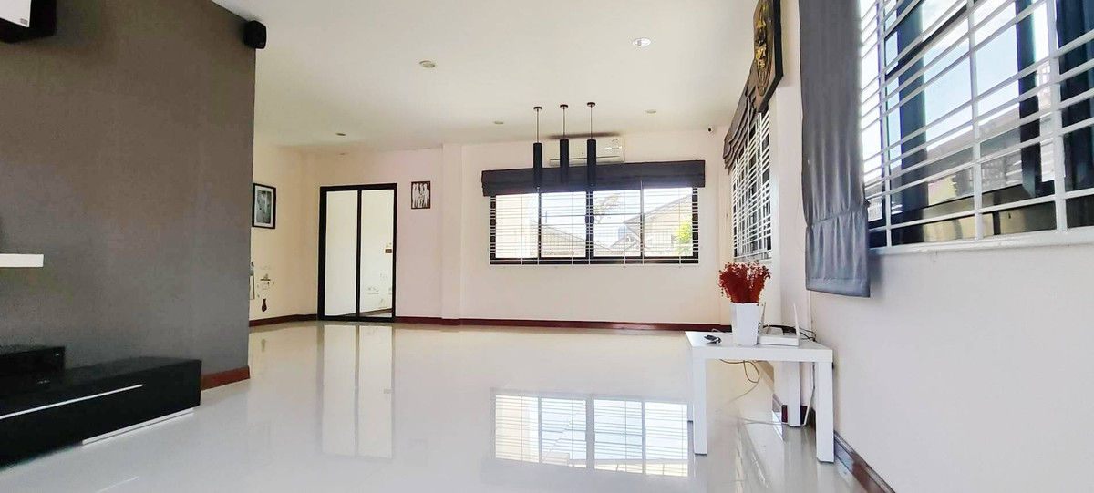 ขายบ้านระยอง : ด่วน 🏠ขายบ้านเดี่ยว 2 ชั้น พท. 83 ตร.ว หมู่บ้านรุ่งเรืองเพลส ใกล้เซ็นทรัลระยอง 2 กม. และหาดแม่รำพึง 20 กม. เหมาะสุดๆ สำหรับบ้านพักตากอากาศครอบครัวใหญ่