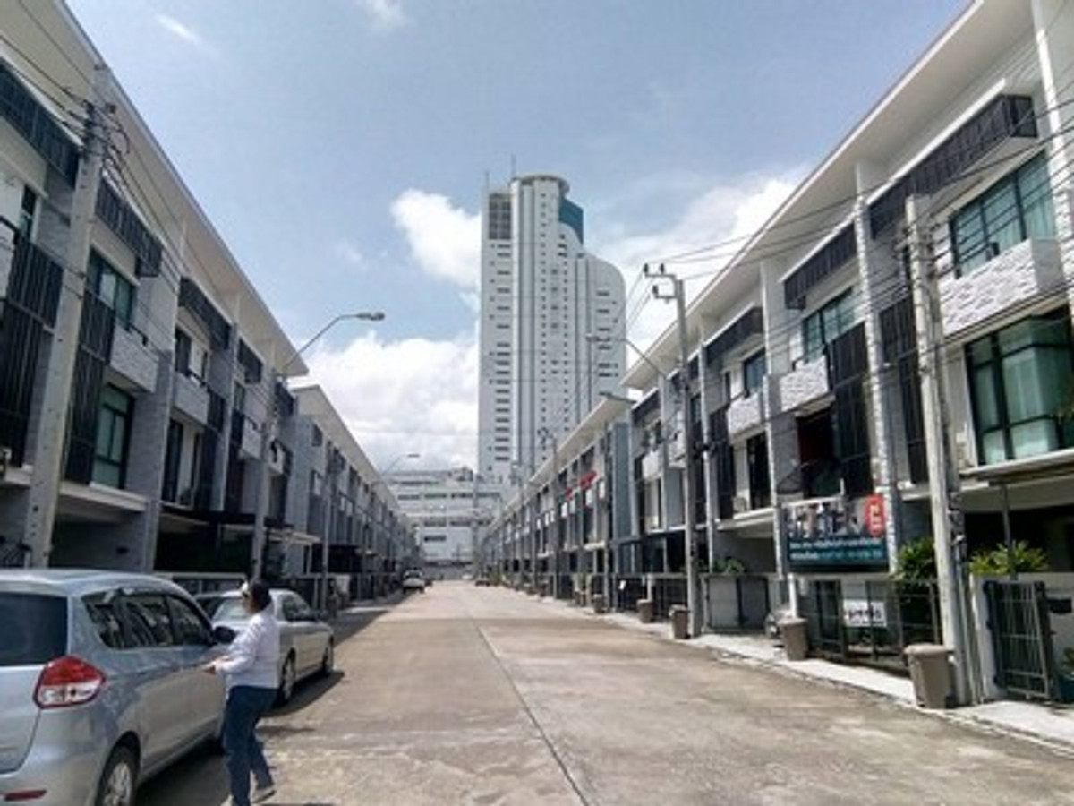 ให้เช่าทาวน์โฮมสมุทรปราการ สำโรง : Townhome for Rent: Plex Bangna Near BTS Bangna