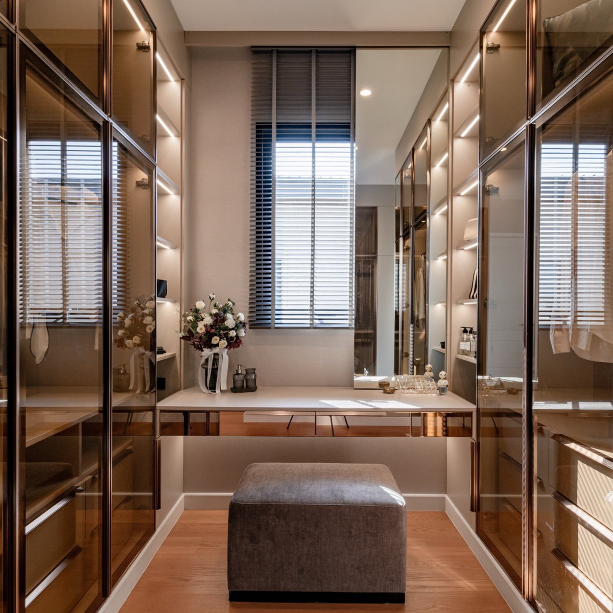 For RentHousePattanakan, Srinakarin : FOR RENT 3-storey luxury home 705sq.m. | Brand-new | Never Occupied | Private Lift 