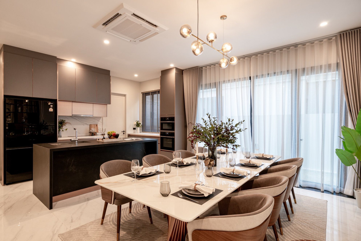 For RentHousePattanakan, Srinakarin : FOR RENT 3-storey luxury home 705sq.m. | Brand-new | Never Occupied | Private Lift 