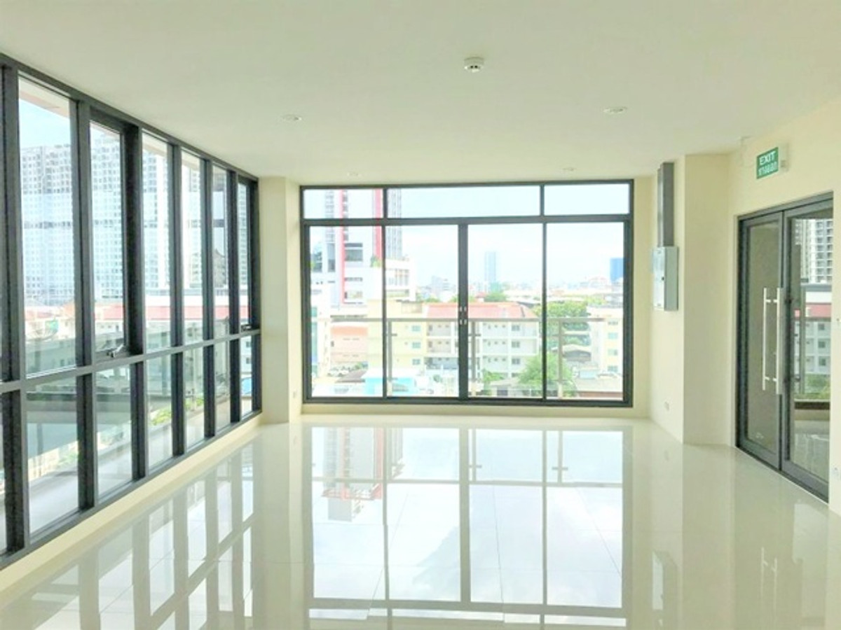 ให้เช่าสำนักงานวิทยุ ชิดลม หลังสวน : เจริญราษฎร์ สาทร BTS สะพานตากสิน 1.6 กม. ให้เช่าสำนักงาน 7 ชั้น แบ่งให้เช่าแยกเป็นชั้นๆ 115 ตร.ม.