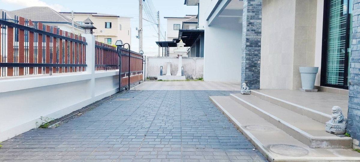 ขายบ้านระยอง : ด่วน 🏠ขายบ้านเดี่ยว 2 ชั้น พท. 83 ตร.ว หมู่บ้านรุ่งเรืองเพลส ใกล้เซ็นทรัลระยอง 2 กม. และหาดแม่รำพึง 20 กม. เหมาะสุดๆ สำหรับบ้านพักตากอากาศครอบครัวใหญ่