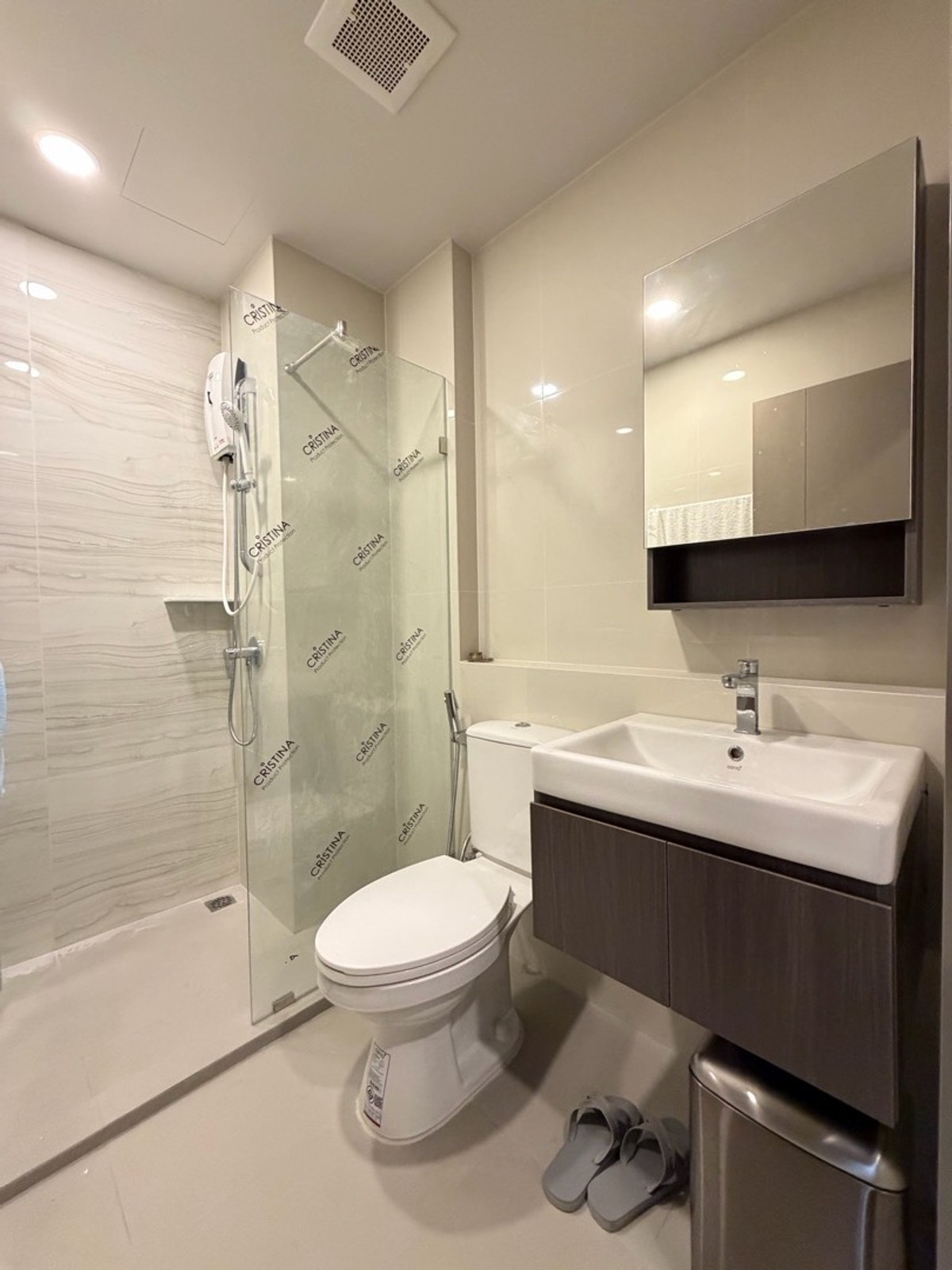 For RentCondoOnnut, Udomsuk : ♥️🩶New condo, new room, first stay, Aspire On Nut Station, next to BTS On Nut, near Lotus On Nut, good location next to Sukhumvit Road, convenient travel, easy to find food.