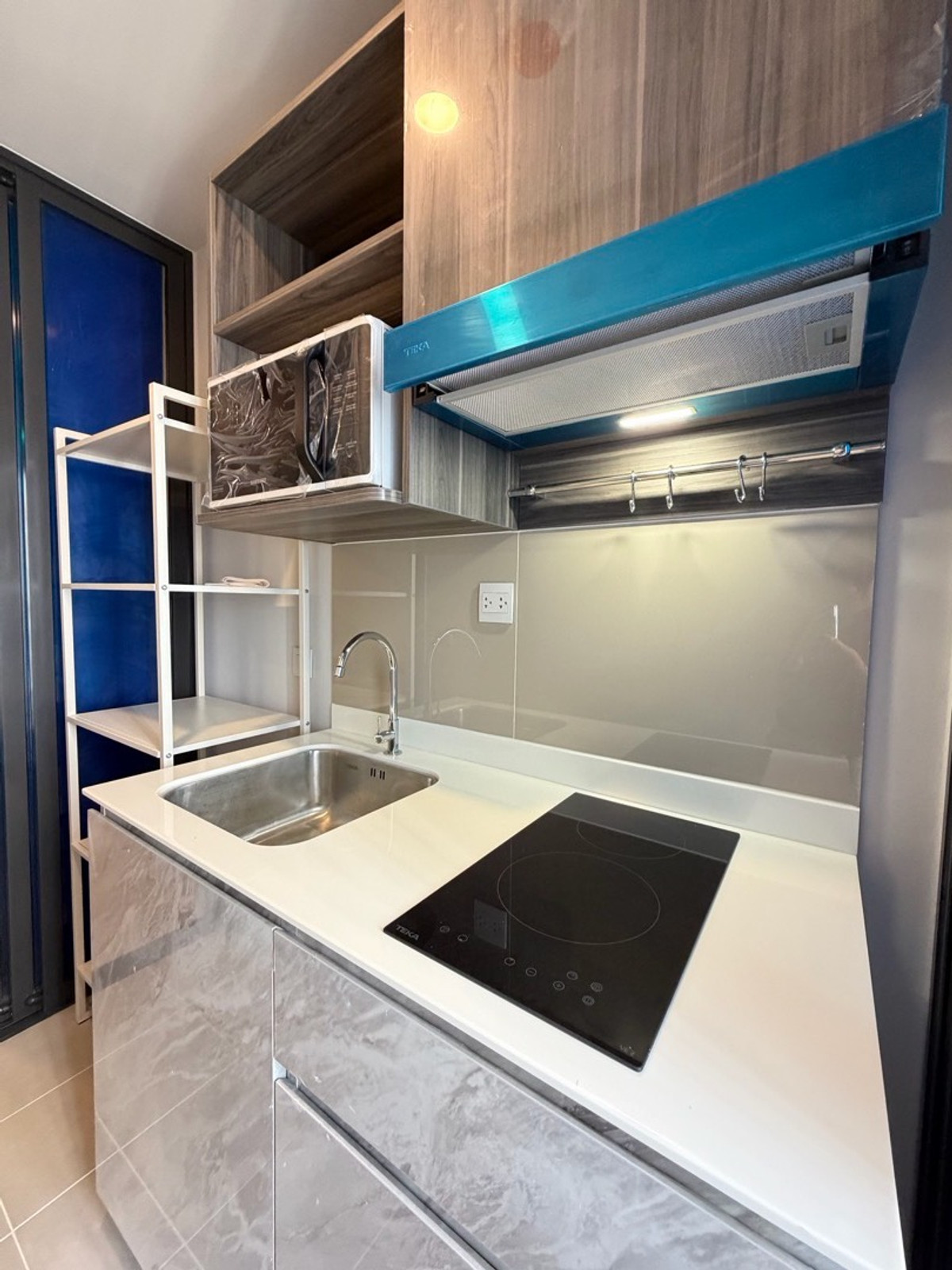 For RentCondoOnnut, Udomsuk : ♥️🩶New condo, new room, first stay, Aspire On Nut Station, next to BTS On Nut, near Lotus On Nut, good location next to Sukhumvit Road, convenient travel, easy to find food.