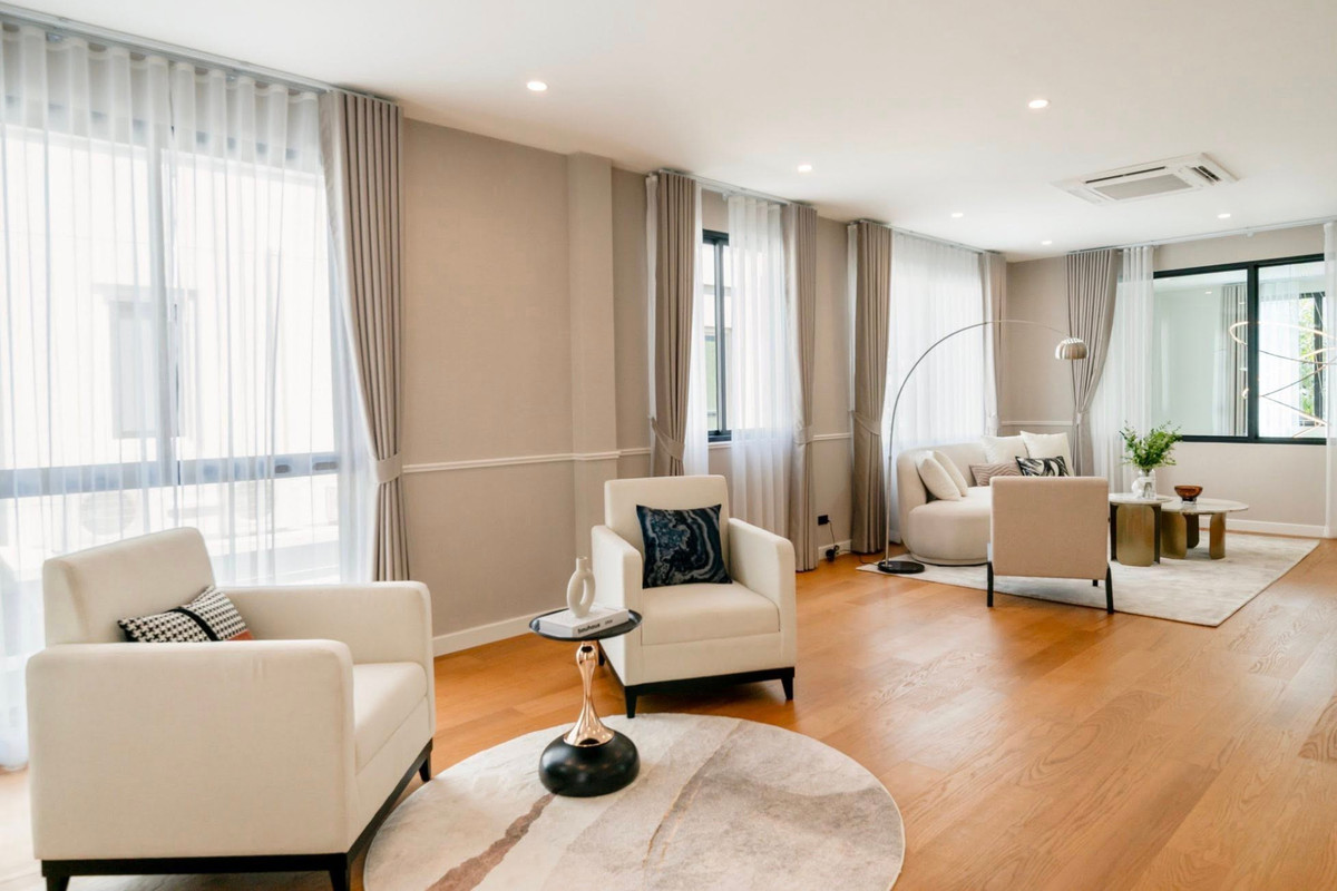 For RentHousePattanakan, Srinakarin : FOR RENT 3-storey luxury home 705sq.m. | Brand-new | Never Occupied | Private Lift 
