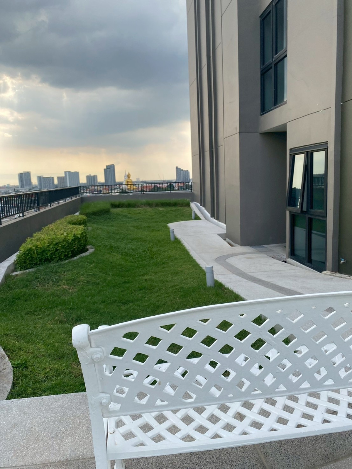 ให้เช่าคอนโดท่าพระ ตลาดพลู วุฒากาศ : ให้เช่า 11,500 ( สตูดิโอ ) *รหัส PS140292( ศุภาลัย ไลท์ ท่าพระ-วงเวียนใหญ่ ) !! ใกล้สถานีรถไฟฟ้าแยกท่าพระ * โบ๊ท 088-398-3835