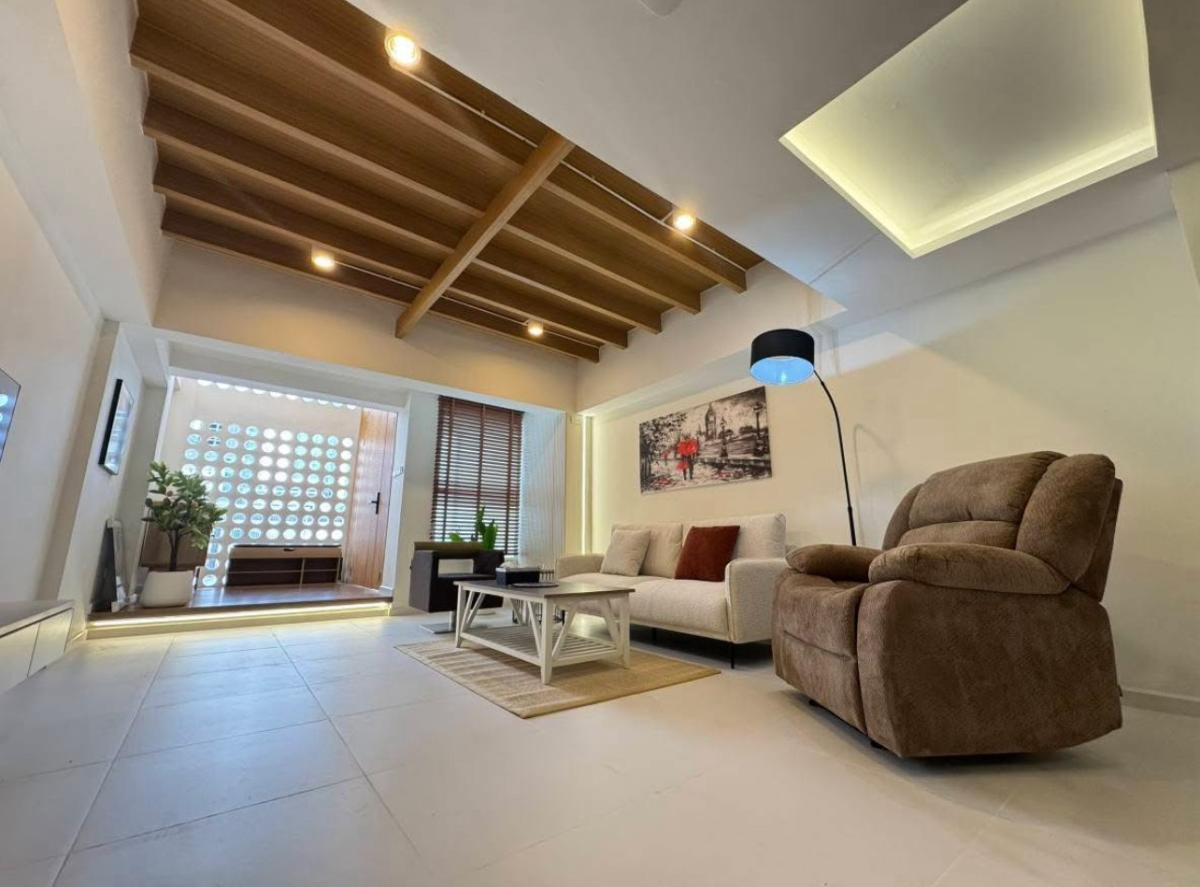 ขายทาวน์โฮมอ่อนนุช อุดมสุข : “เพชร“ ของคลองตันนิเวศน์! 🏡 เหมือนได้บ้านใหม่สไตล์มินิมอล ในทำเลที่ใครๆ ก็อิจฉา! ✨ ส่วนต่างราคาตลาดคุ้มจนต้องรีบทัก ใกล้ทองหล่อ-เอกมัย บ้านที่รีโนเวทเสร็จปุ๊บคนถามเพียบ!