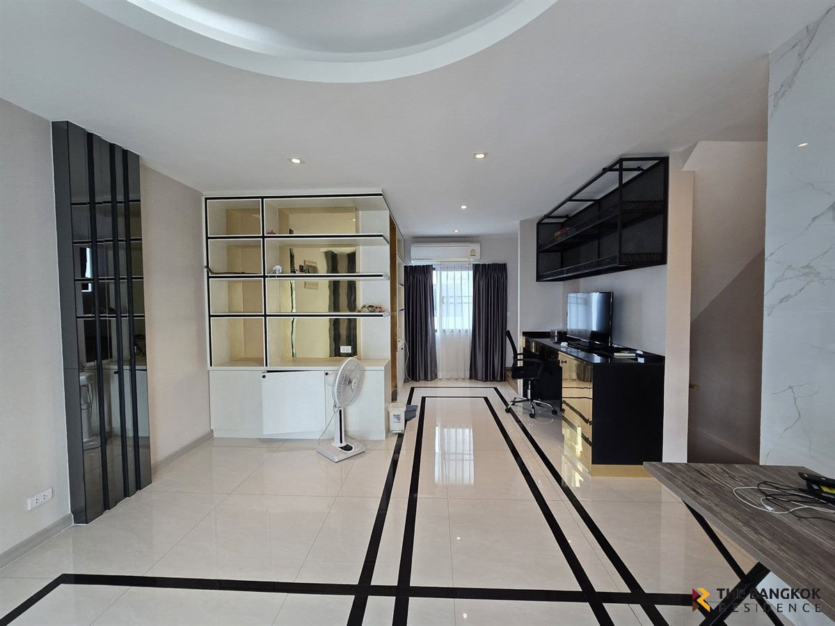 ให้เช่าทาวน์โฮมเกษตร นวมินทร์ ลาดปลาเค้า :  District Ekkamai-Ramintra 💎 ดีไซน์ Modern Luxury ตกแต่งบิ้วอินทั้งหลัง 💖 