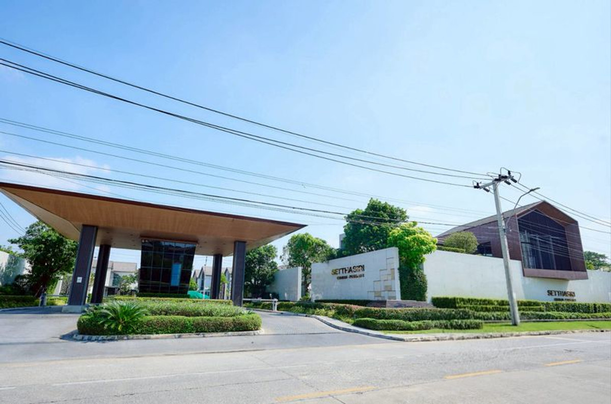 For SaleHousePinklao, Charansanitwong : Single house for sale, Setthasiri Village, Charan-Pinklao, 2 houses, largest edge, area 124.9 sq m, 7 bedrooms, complete with extensions and all built-in furniture. Bang Khun Si Subdistrict Bangkok Noi District Bangkok