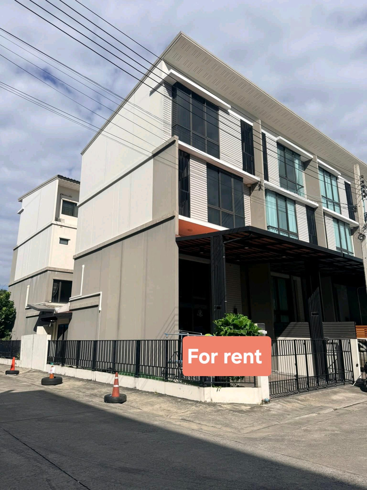 ให้เช่าทาวน์โฮมพัฒนาการ ศรีนครินทร์ : 🔥 Townhouse for Rent Patio Phatthanakan 32 