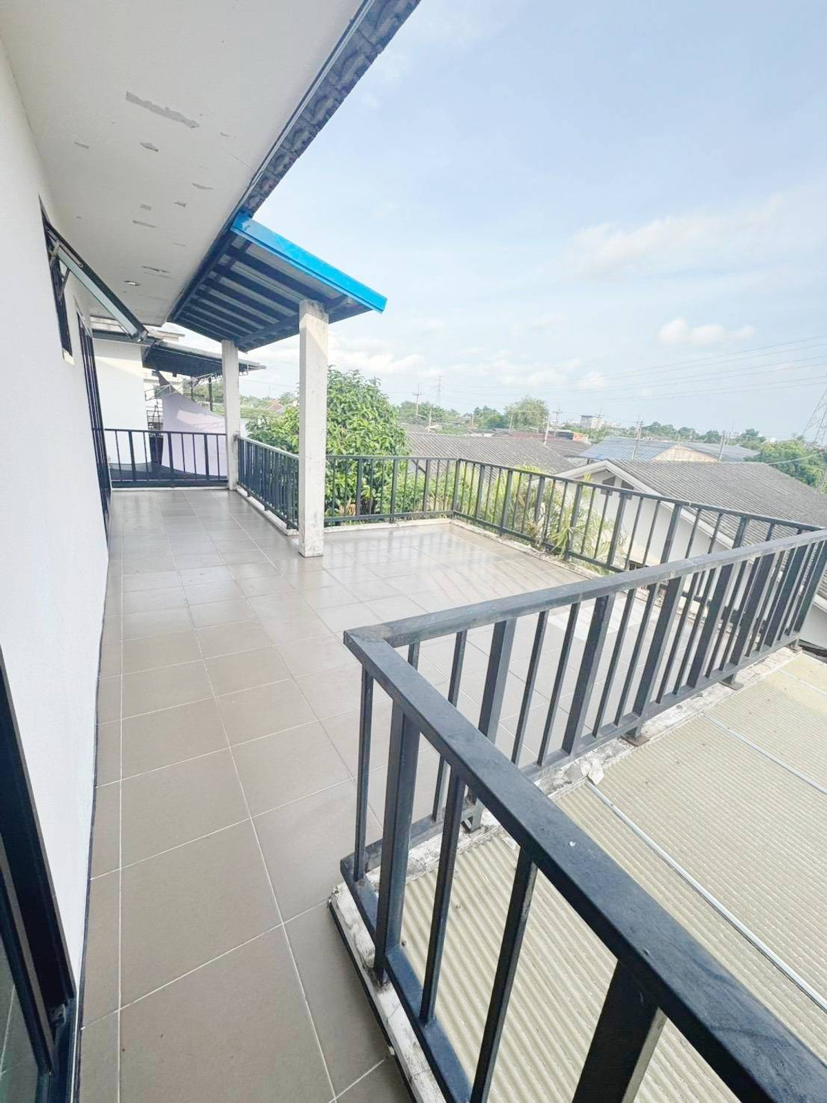 ขายบ้านระยอง : ด่วน 🏠ขายบ้านเดี่ยว 2 ชั้น พท. 83 ตร.ว หมู่บ้านรุ่งเรืองเพลส ใกล้เซ็นทรัลระยอง 2 กม. และหาดแม่รำพึง 20 กม. เหมาะสุดๆ สำหรับบ้านพักตากอากาศครอบครัวใหญ่