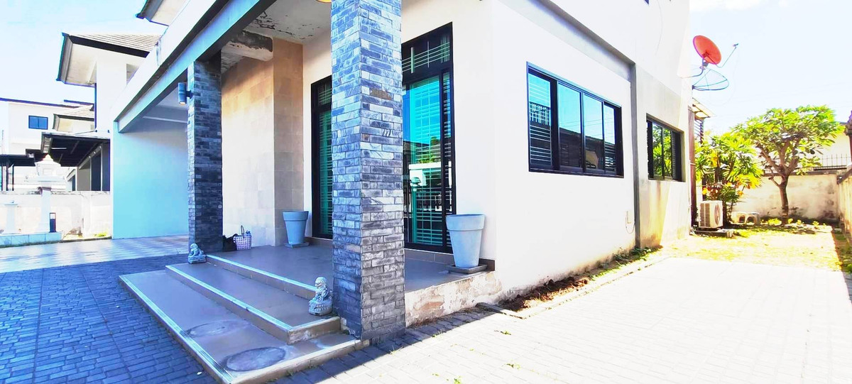 ขายบ้านระยอง : ด่วน 🏠ขายบ้านเดี่ยว 2 ชั้น พท. 83 ตร.ว หมู่บ้านรุ่งเรืองเพลส ใกล้เซ็นทรัลระยอง 2 กม. และหาดแม่รำพึง 20 กม. เหมาะสุดๆ สำหรับบ้านพักตากอากาศครอบครัวใหญ่